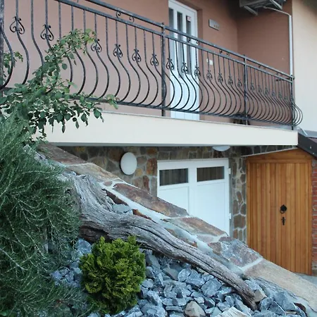 Semesterbostad Pocitniska Hisa Soncni Vrh *